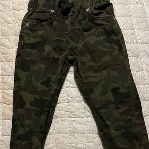Levi Camo joggers size 6 for boys